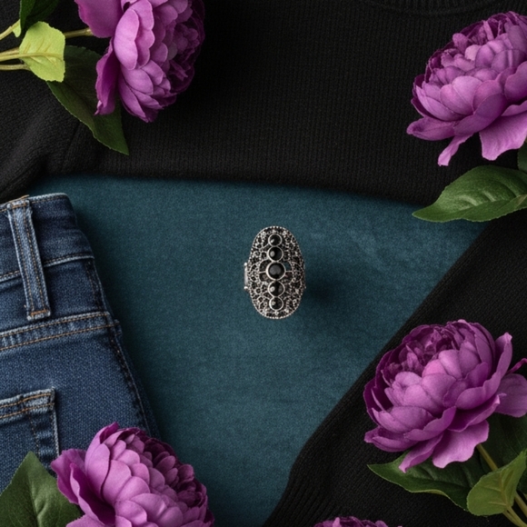 Costume Ring - Picture 6 of 8